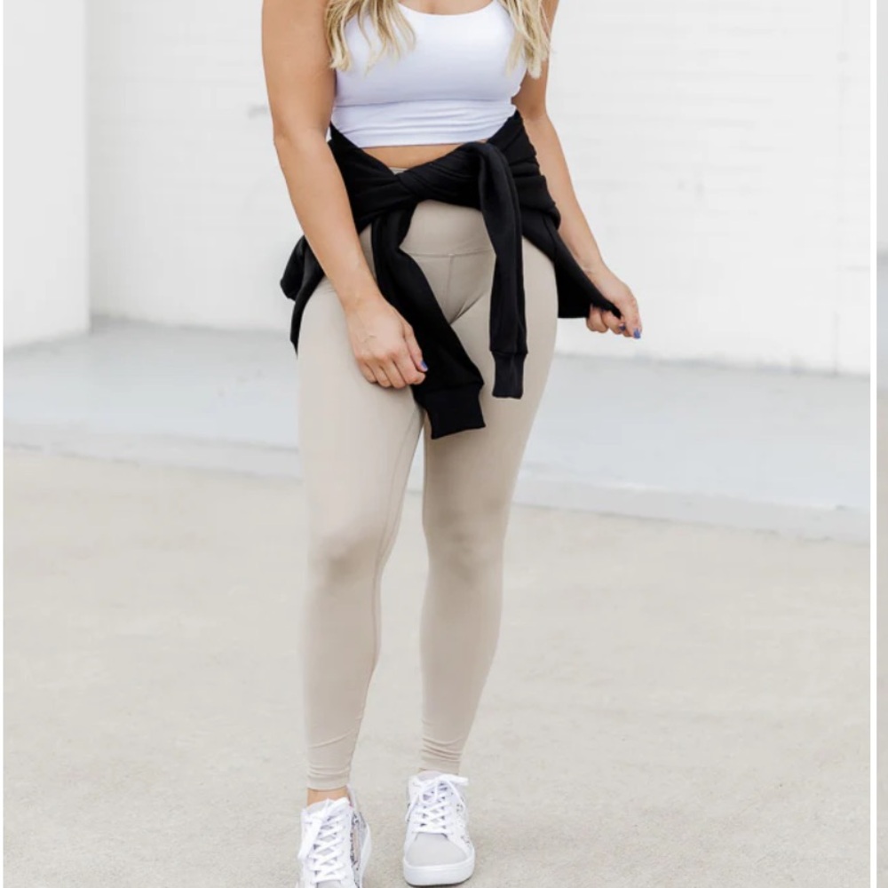 Pink Lily Beige Leggings